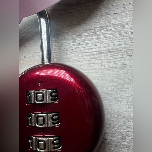 Glossier Cherry Lock - Picture 6 of 9